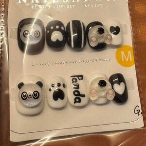 "Panda Parade"‎ Press-On Nail Set – Black & White Cuties, Paw Prints & Heart